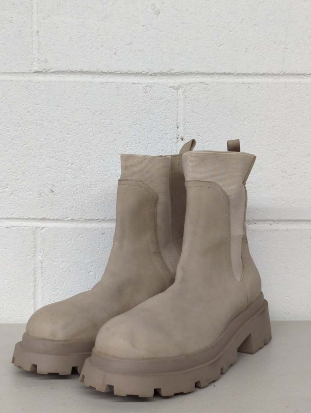Dolce vita sz 9.5 gray taupe chelsea boots mid calf stretch pull on leather